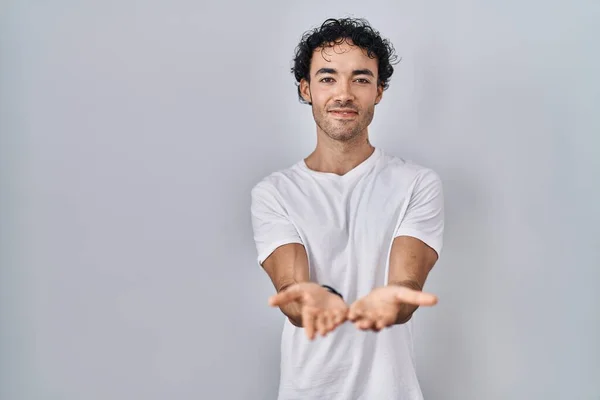 Hispanic Man Standing Isolated Background Smiling Hands Palms Together Receiving — Stock Photo, Image