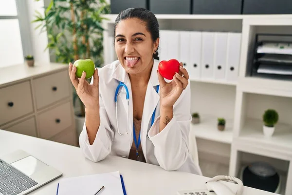 Young Hispanic Woman Working Dietitian Clinic Holding Green Apple Sticking — ストック写真
