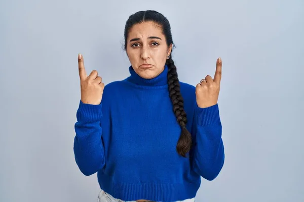 Young Hispanic Woman Standing Isolated Background Pointing Looking Sad Upset — 스톡 사진