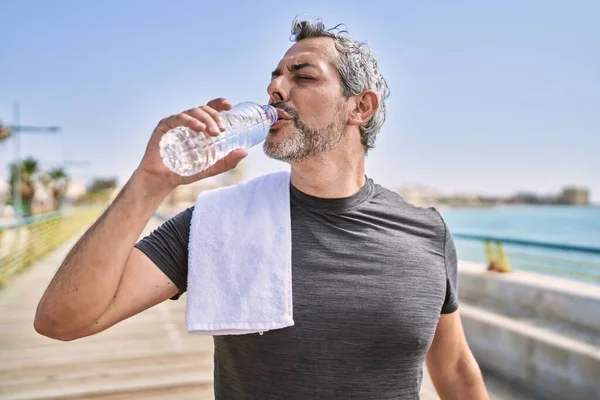 Middle Age Hispanic Man Wearing Sportswear Drinking Water Seaside — Stock Photo, Image