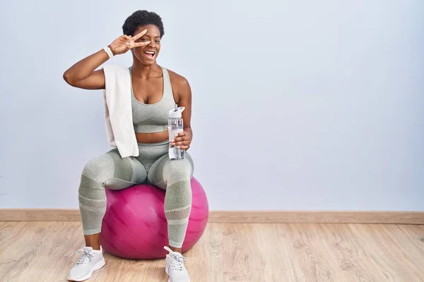 African American Woman Wearing Sportswear Sitting Pilates Ball Doing Peace — Stockfoto