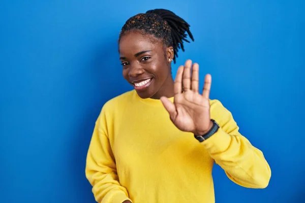 Beautiful Black Woman Standing Blue Background Waiving Saying Hello Happy — Stock fotografie