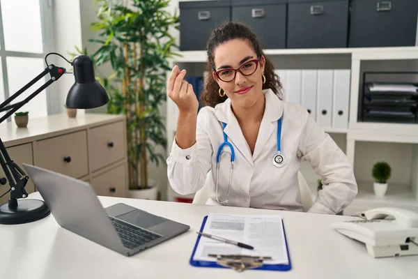 Young Hispanic Woman Wearing Doctor Uniform Stethoscope Doing Italian Gesture — Stock Photo, Image