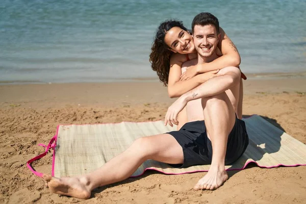 Young Hispanic Couple Tourists Wearing Swimsuit Hugging Each Other Seaside — Fotografia de Stock
