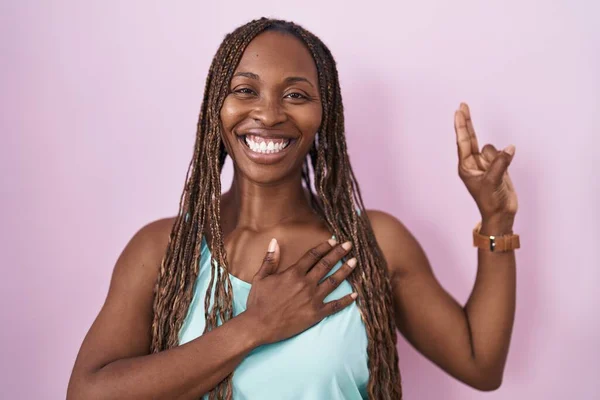 African American Woman Standing Pink Background Smiling Swearing Hand Chest — Stock Photo, Image
