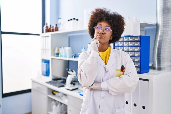 Young African American Woman Working Scientist Laboratory Thinking Concentrated Doubt — Photo