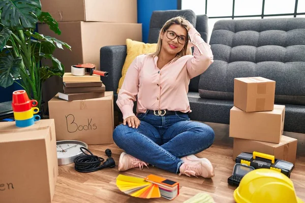 Young Hispanic Woman Moving New Home Sitting Floor Smiling Confident —  Fotos de Stock