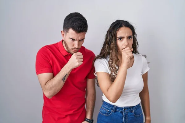 Young Hispanic Couple Standing Isolated Background Feeling Unwell Coughing Symptom — Foto de Stock