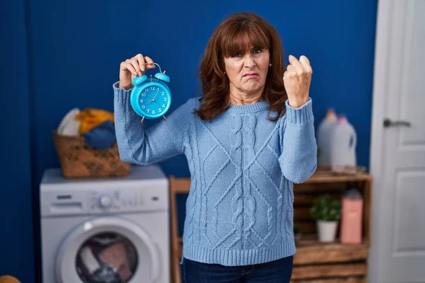 Middle Age Hispanic Woman Waiting Laundry Annoyed Frustrated Shouting Anger — Fotografia de Stock