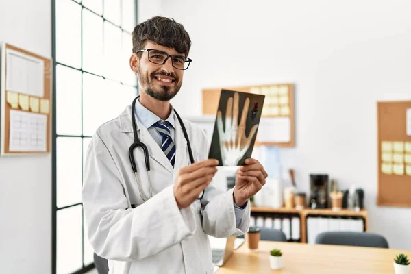 Young Hispanic Doctor Man Holding Xray Working Clinic — Stock Photo, Image
