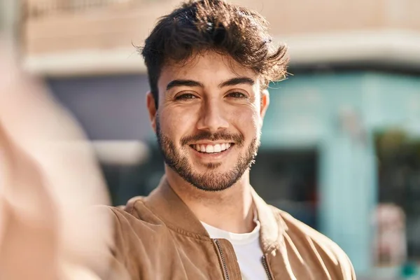 Young Hispanic Man Smiling Confident Make Selfie Camera Street — Stockfoto