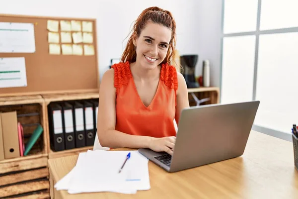 Young Redhead Woman Smiling Confident Working Office — Foto Stock