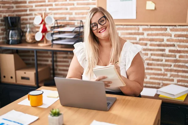 Young Woman Business Worker Using Laptop Writing Notebook Office —  Fotos de Stock