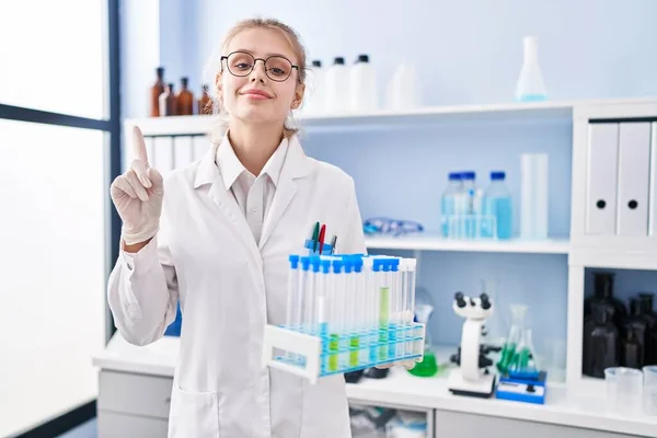 Young Caucasian Woman Working Scientist Laboratory Holding Samples Smiling Idea —  Fotos de Stock