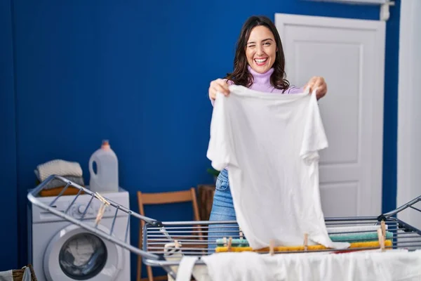 Young Brunette Woman Hanging Clothes Clothesline Winking Looking Camera Sexy — Stockfoto