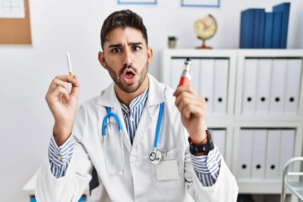 Young Doctor Man Holding Electronic Cigarette Medical Clinic Shock Face — 图库照片