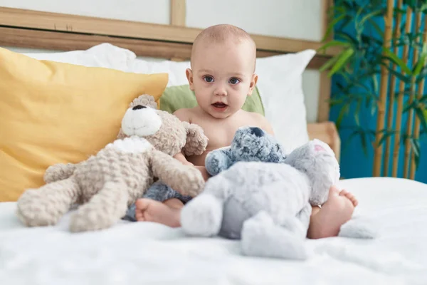 Adorable Caucasian Baby Sitting Bed Dolls Bedroom — Stock Photo, Image