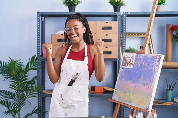Young African American Braids Art Studio Painting Canvas Very Happy — Foto Stock