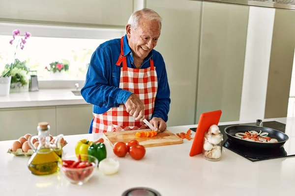 Senior Man Smiling Confident Cooking Watching Online Recipe Kitchen — Stock Photo, Image