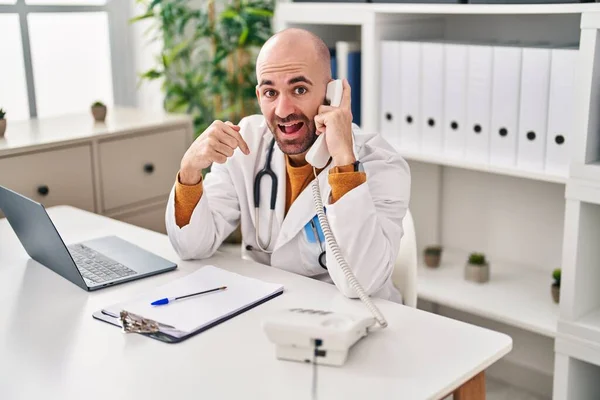 Young Bald Man Beard Working Telephone Appointment Pointing Finger One — Stock Photo, Image