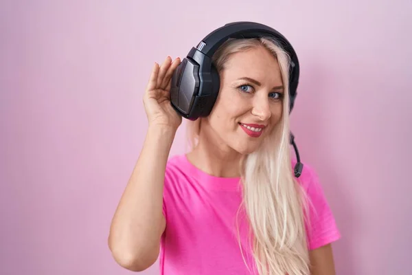 Caucasian Woman Listening Music Using Headphones Smiling Hand Ear Listening — Foto de Stock