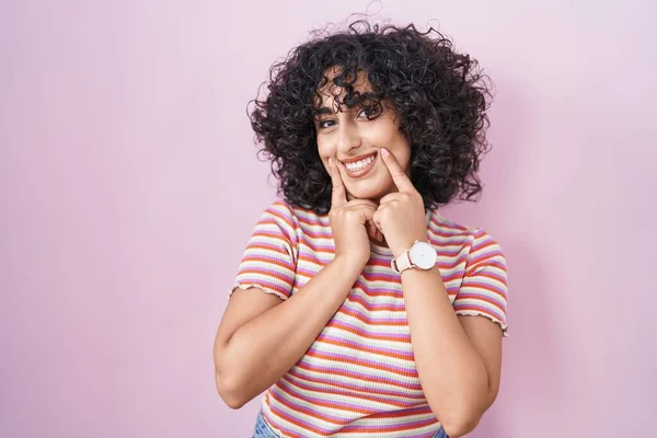 Young Middle East Woman Standing Pink Background Smiling Open Mouth — Foto Stock