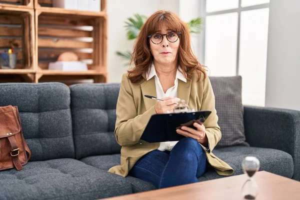 Middle Age Woman Psychologist Speaking Psychology Center — Stock Photo, Image
