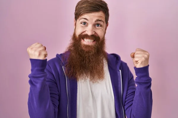 Caucasian Man Long Beard Standing Pink Background Celebrating Surprised Amazed — Zdjęcie stockowe