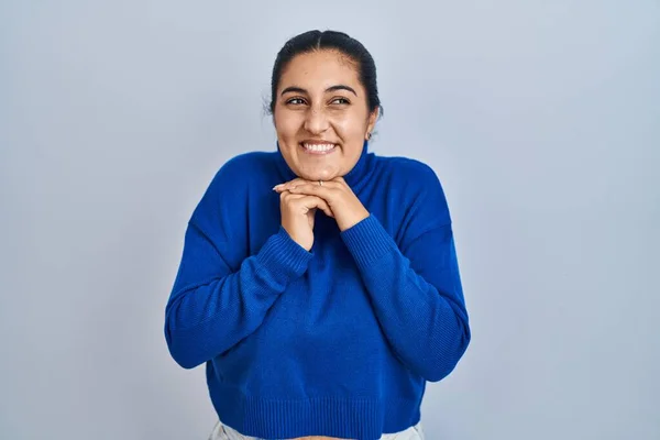 Jonge Spaanse Vrouw Staan Geïsoleerde Achtergrond Lachen Nerveus Opgewonden Met — Stockfoto