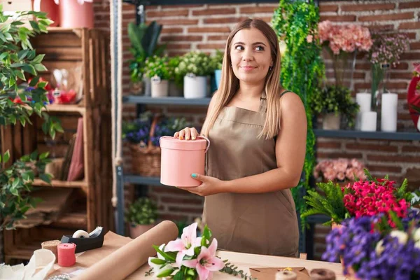 Young Blonde Woman Working Florist Shop Smiling Looking Side Staring — Stock fotografie