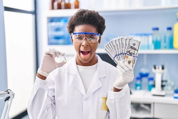 African American Woman Working Scientist Laboratory Holding Dollars Angry Mad — ストック写真