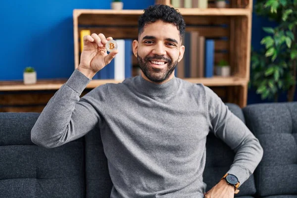 Hispanic Man Beard Holding Virtual Currency Bitcoin Looking Positive Happy — ストック写真