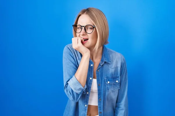 Young Caucasian Woman Standing Blue Background Looking Stressed Nervous Hands — Φωτογραφία Αρχείου