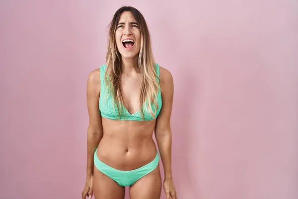 Young Hispanic Woman Wearing Bikini Pink Background Angry Mad Screaming — Stock Photo, Image