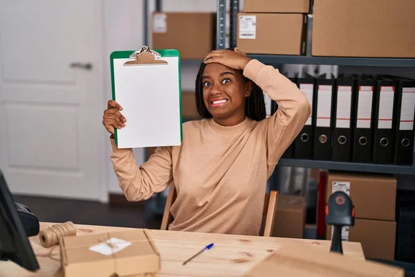 Young African American Braids Working Small Business Ecommerce Showing Clipboard — Stockfoto
