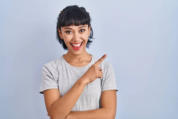 Young Hispanic Woman Wearing Casual Shirt Blue Background Big Smile — Stock fotografie