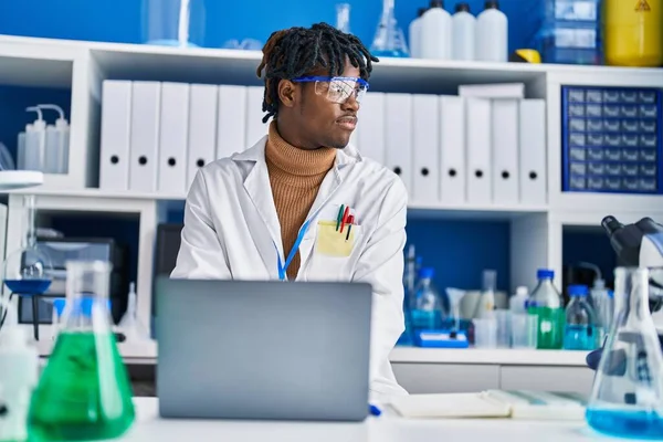 African American Man Scientist Using Laptop Laboratory — Fotografia de Stock