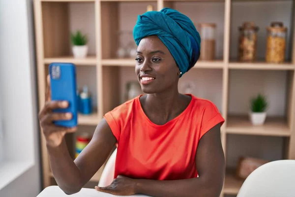 Young African American Woman Make Selfie Smartphone Sitting Table Home — Stock Photo, Image