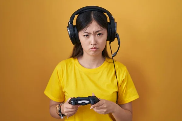 Chinese Young Woman Playing Video Game Holding Controller Depressed Worry — Stockfoto