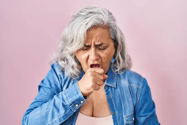 Middle Age Woman Grey Hair Standing Pink Background Feeling Unwell — Foto Stock