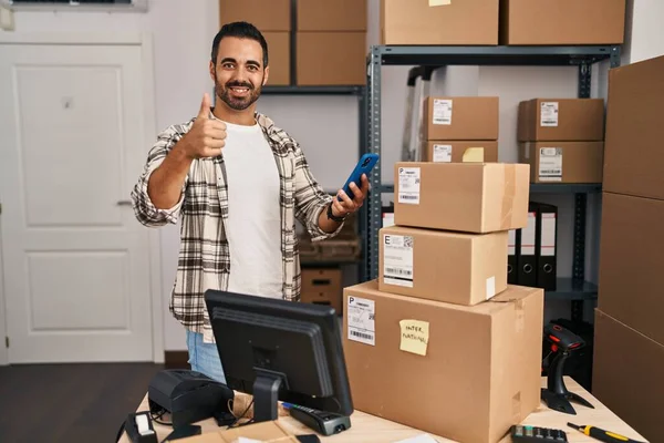 Young Hispanic Man Beard Working Small Business Ecommerce Smartphone Smiling — Foto de Stock