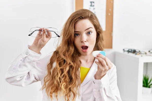 Young Caucasian Optician Woman Holding Glasses Contact Lenses Clinic Shock — 스톡 사진