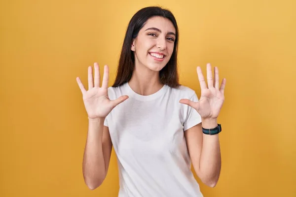 Young Beautiful Woman Standing Yellow Background Showing Pointing Fingers Number — Fotografia de Stock