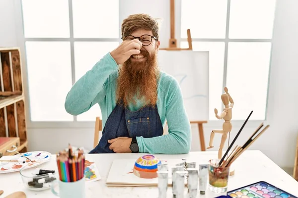 Redhead Man Long Beard Painting Clay Bowl Art Studio Smelling — Stok fotoğraf