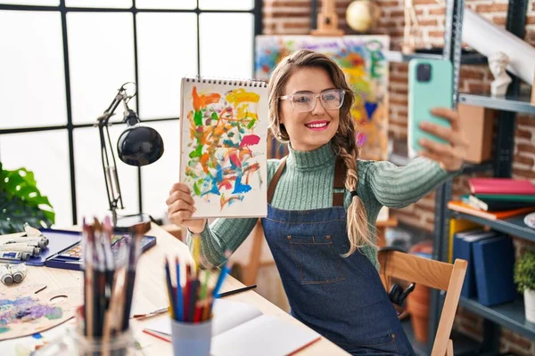 Young Woman Artist Smiling Confident Making Selfie Smartphone Art Studio — Stock Photo, Image