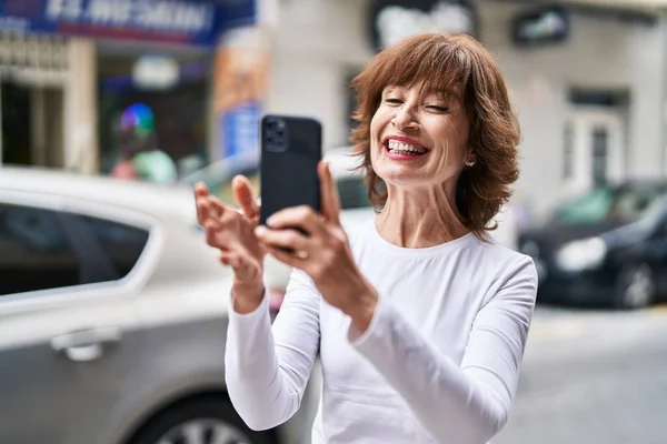 Middle Age Woman Smiling Confident Having Video Call Street — Zdjęcie stockowe