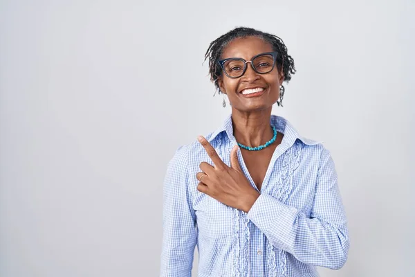 African Woman Dreadlocks Standing White Background Wearing Glasses Cheerful Smile — Stockfoto