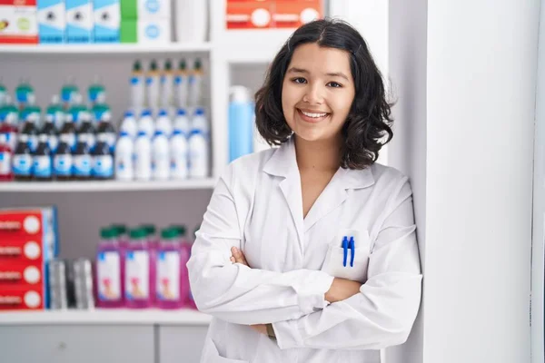 Young Woman Pharmacist Smiling Confident Standing Arms Crossed Gesture Pharmacy — Foto de Stock