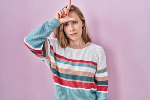 Young Blonde Woman Standing Pink Background Making Fun People Fingers — Stock Photo, Image