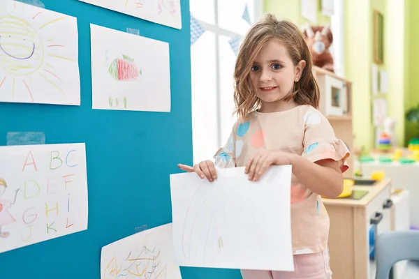 Adorable Hispanic Girl Student Smiling Confident Holding Draw Kindergarten — ストック写真
